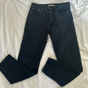 Levi’s Wedgie Sz 26 Black Cropped Buttonfly